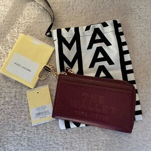 BRAND NEW MARC JACOBS THE LEATHER ZIP TOP MULTI WALLET CARD HOLDER IN CHERRY RED